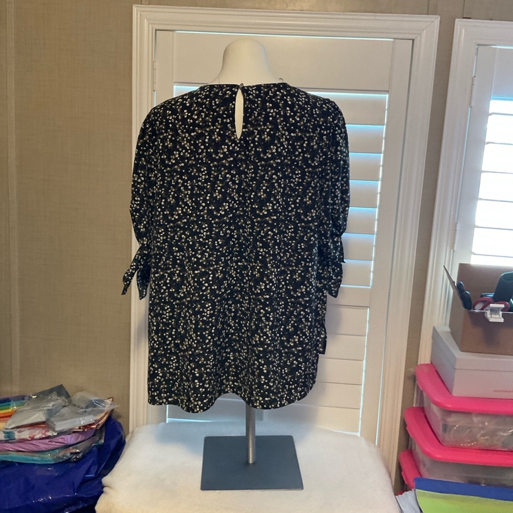 CeCe Black and White Patterned Blouse - image 4